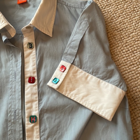 Boss Hugo Boss women’s size XS shortsleeved button down top in baby blue - Picture 4 of 8